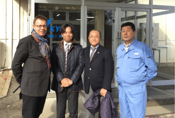 From left to right: Sven Henriksen, Tsuyoshi Suzuki, Keisuke Hara, Makoto Watanabe in front of Minase factory